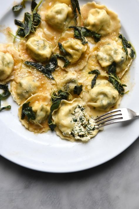 Gluten Free Ravioli Recipe, Gluten Free Pasta Dough, Gluten Free Perogies, Gluten Free Ravioli, Ravioli Recipe Homemade, Spinach And Ricotta Ravioli, Spinach Ravioli, Ricotta Ravioli, Spinach And Ricotta