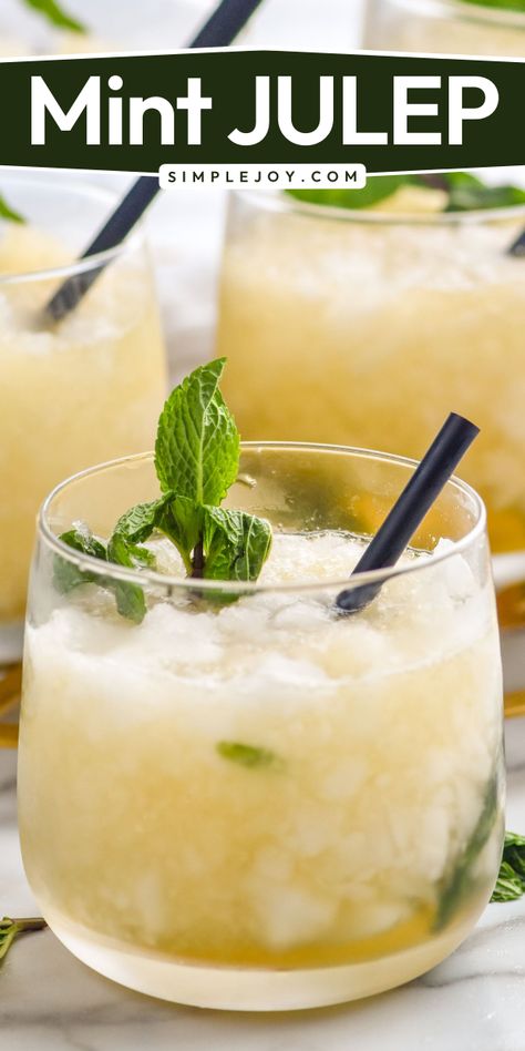 Spice up your party with this Mint Julep recipe! Perfect for alcoholic 4th of July party drinks and summer cocktail recipes, this classic drink combines simple syrup, mint leaves, and bourbon in crushed ice! Drinks With Mint Leaves, Easy 4th Of July Drinks, 4th Of July Party Drinks, Cocktails With Mint, Best Mint Julep Recipe, 4th Of July Drinks, July Cocktails, Patriotic Drinks, Julep Recipe