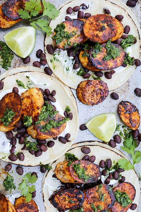 Black Bean Tacos, Easy Vegetarian Dinner, Bean Tacos, Chimichurri Sauce, Wontons, Chicken Tacos, Samosa, Vegetarian Dinner, Easy Vegetarian