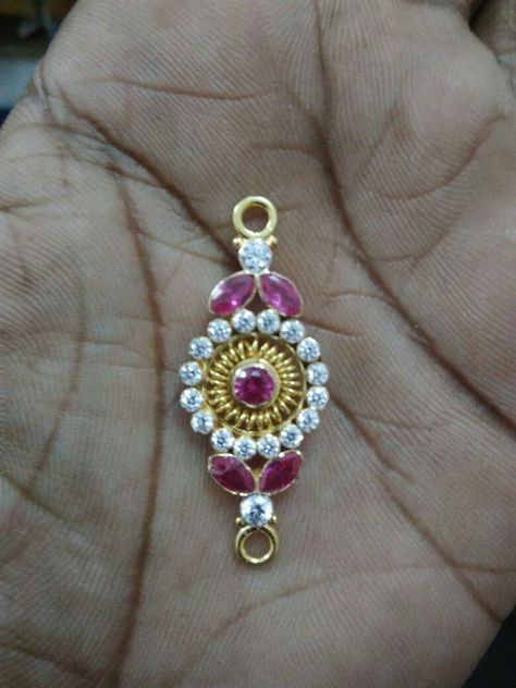 Chain Side Locket Gold, Side Lockets Jewellery, Side Lockets For Mangalsutra, Mopu Designs Gold Tali, Pusthela Thadu, Thali Chain, Pretty Gold Necklaces, Winter Bridal Jewelry, Gold Jewelry Prom