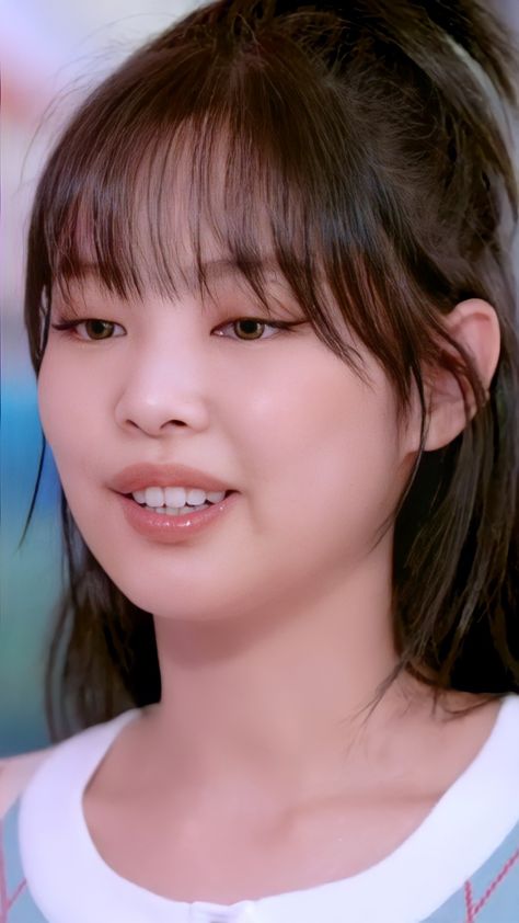 Korean Hairstyle Bangs Round Faces, Jennie Dulu, Soft Layered Haircut Short, Korean Full Bangs, Full Bangs Round Face, Korean Bangs Hairstyle Round Face, Soft Bangs Wispy, Asian Hairstyles Round Face, Full Bangs Long Hair