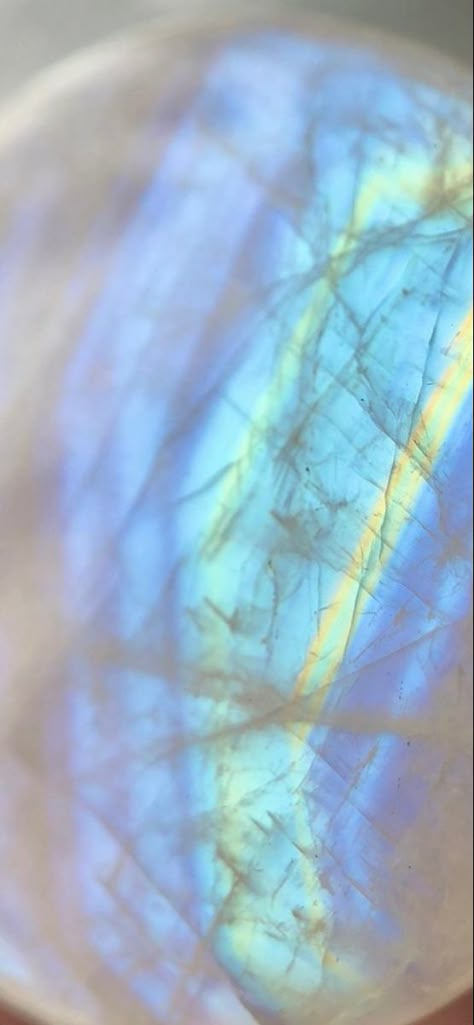 Moonstone Wallpaper, Moonstone Aesthetic Wallpaper, Crystal Wallpaper Iphone, White Crystal Wallpaper, Labradorite Wallpaper, Moon Stone Aesthetic, Moonstone Crystal Aesthetic, Labradorite Aesthetic, Crystal Wallpaper Aesthetic