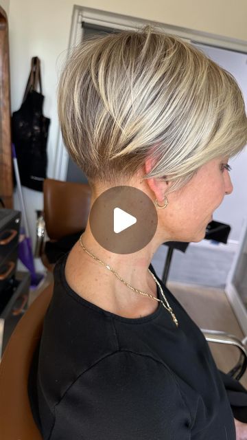 Kort Bob, Corte Bob, Short Hair Pixie Cuts, Pixie Haircut For Thick Hair, Growing Out Short Hair Styles, Short Hair Undercut, Caramel Highlights, Blonde Pixie Haircut, Latest Short Hairstyles