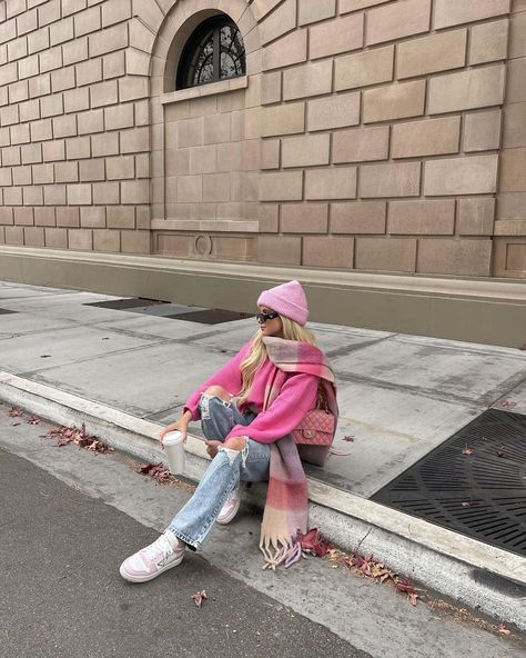 DANIELLE GLANZ SHANES (@shestyledwhat) | Instagram Pink Beanie Aesthetic, Pink Beanie Outfit Winter, Pink Cold Weather Outfit, Scarf And Beanie Outfit, Pink Scarf Aesthetic, Pink Bag Outfit Winter, Pink Winter Coat Outfit, Pink Scarf Outfit Winter, Cold Weather Outfits Aesthetic