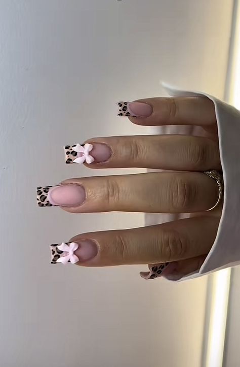 Short Coffin Design Nails, Pink Leo Nails, Leopard Christmas Nails, Leapord Nails Acrylic, Bedroom Wall Decoration, Wall Decoration Ideas, Become Rich, Glamour Nails, Girly Acrylic Nails