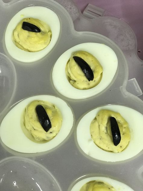 Deviled eggs, dinosaur eyes, dinosaur food ideas Dinours Party, Dino Deviled Eggs, Dinosaur Birthday Ideas Food, Dinosaur Eggs Food, Dinosaur Inspired Food, Dino Themed Food Dinosaur Snacks, Dino Food Party, Easy Dinosaur Snacks, Dino Party Foods