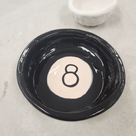 Jewelry Tray Ceramic, 8 Ball Clay Tray, Ash Trey Ideas Clay, Ceramics For Men, Pottery Ideas Jewelry Holder, Ceramic Tray Painting Ideas, Pottery Painting Jewelry Dish, Jewelry Dish Painting Ideas, Ash Tray Ideas