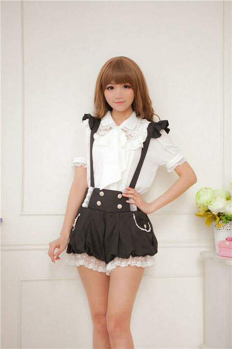 Raven Outfits, Shorts With Suspenders, Bloomer Shorts, Short Blouses, Bloomers Shorts, Suspender Skirt, Girls Sweet, Japanese Street Fashion, Pull Sweat