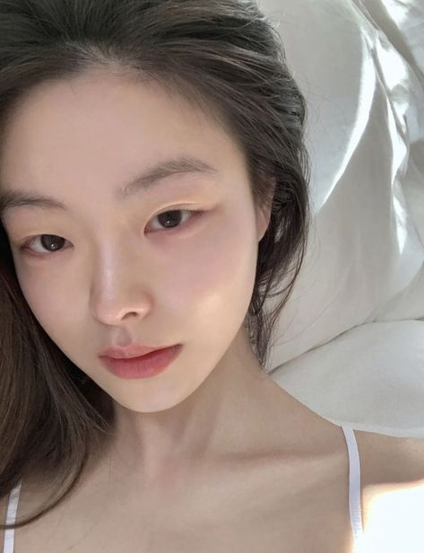 Face No Makeup, Ethereal Face, Makeup Ethereal, Clean Skin Face, Dream Skin, Aesthetic Natural, Uni Fits, Clear Glowing Skin, Korean Products