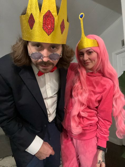 Adventure time! Ice king fonally got his princess. Who knew it would be PB? Halloween Costumes For Families, Princess Bubblegum Costumes, Marceline Outfits, Adventure Time Ice King, Adventure Time Costume, Halloween Haunted House Diy, Partner Halloween Costumes, His Princess, Haunted House Diy