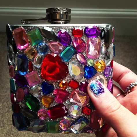 jewelled flask Flask Aesthetic Alcohol, Aquarian Aesthetic, Cute Flask, Flask Aesthetic, Tea Flask, Sewing Decor, Some Like It Hot, Hip Flask, My Things