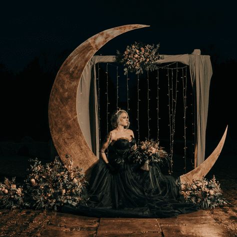 Moon Ceremony, Celestial Wedding Theme, Gothic Wedding Theme, Alternative Wedding Venue, Magic Wedding, Galaxy Wedding, Celestial Theme, Midnight Moon, Pumpkin Wedding