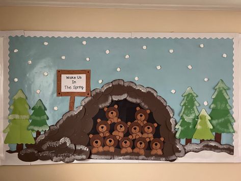 Bears Bulletin Board Ideas, Bear Door Decoration Preschool, Winter Animals Bulletin Board Ideas, Bulletin Board Christmas Tree Ideas, Winter Animal Bulletin Board Ideas, Hibernation Bulletin Board Ideas, Preschool January Bulletin Boards, Hibernation Bulletin Board, Preschool Winter Bulletin Boards