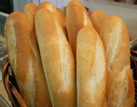 Vietnamese Bread Recipe, Vietnamese Baguette Recipe, Vietnamese Bread, Baguette Recipe, Snack Hacks, Viet Food, Cooking Bread, Vietnamese Cuisine, Bread Roll