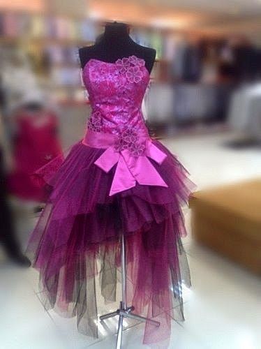 yo elijo coser: DIY: cómo hacer faldas de picos con cuadrados de tela Doll Dress Form, Miniature Dress, Dress Form Mannequin, How To Make Skirt, Costume Sewing Patterns, Kids Dress Wear, Quirky Fashion, Dress Forms, Tulle Tutu