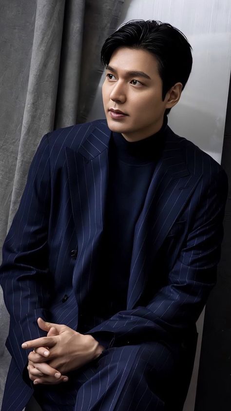 Lee Min Ho Shirtless, Lee Min Ho Pics, Lee Min Ho Photos, Husband Material, Best Islamic Images, Gong Yoo, Perfect Love, Lee Minho, Film Producer