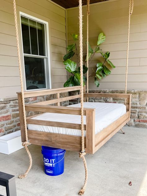 Here is how to hang a patio swing bed using rope, eye bolts and extra support to ensure your patio bed swing is safe for all to enjoy. Hanging Porch Bed, Swinging Bed, Farmhouse Porch Swings, Diy Porch Swing Bed, Patio Bed, Porch Bed, Diy Porch Swing, Front Porch Swing, Outdoor Mattress