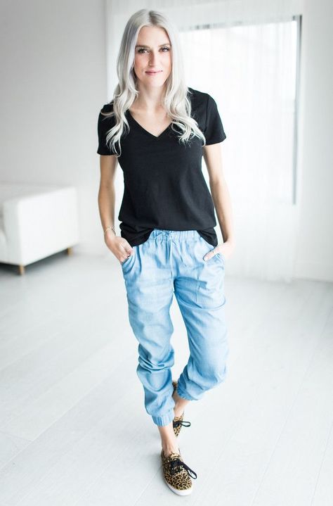 Outfit ideas | Denim joggers outfit, Casual summer outfits, Jogger pants outfit casual Jogger Pants Outfit Casual, Joggers Outfit Casual, Outfit Jogger Pants, Joggers Outfit Fall, Denim Joggers Outfit, Jogger Pants Outfit Women, Outfit Jogger, Joggers Outfit Women, Pants Inspiration