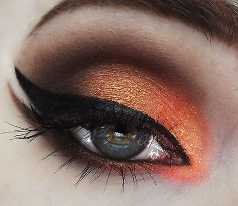 Orange smokey - super easy to find contrasting colors, find one colors that is the feature to make the eye pop. Halloween Eyeshadow, Orange Eye Makeup, Orange Eyeshadow, Orange Makeup, Halloween Eye Makeup, Halloween Eyes, Black Eyeshadow, Black Makeup, Fantasy Makeup