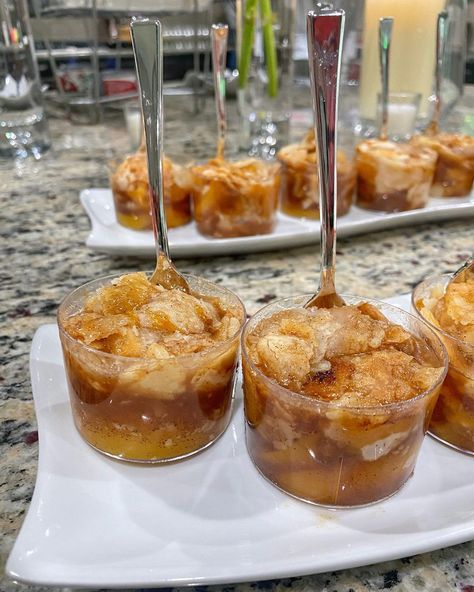 Ashley’s Tastee’s Instagram profile post: “Fresh Southern Peach Cobbler Cups 🍑 🤤💓 • • Decoration by @prettiestyet • • Text 404-500-9058 or email ashleystastee@gmail.com for…” Home Made Peach Cobbler, Peach Cobbler Cups, Cobbler Cups, Homemade Peach Cobbler, Southern Peach Cobbler, Dessert Cups Recipes, Blueberry Desserts, Gourmet Burgers, Cake Business