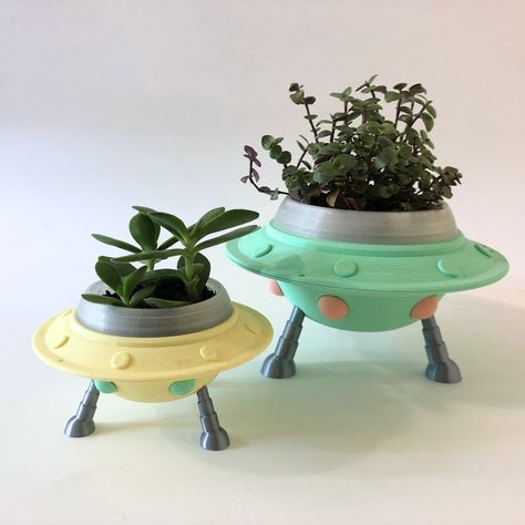 UFO Hanging Planter Flying Saucer Indoor Planter Cool Home Decor - Etsy Cool Home Decor, Replace Paper Towels, Fun Planters, Nerd Cave, Maximalist Home, Whimsical Furniture, Cute Furniture, 3d Printing Diy, Unique Planter