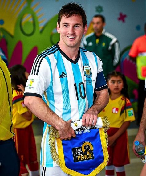 #football #messi #lionelmessi #imdadulhaquemillon Messi 2014, Messi 2015, Argentina Players, Football Messi, Messi Psg, Lio Messi, Football Or Soccer, Team Goals, Lionel Andrés Messi