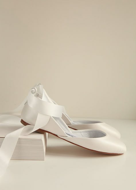 Bridal Ballet Flats, Wedding Ballet Flats, Shoes For Brides, Ivory Bridal Shoes, Ivory Wedding Shoes, Best Boots, Wedding Shoes Flats, Leather Wedding, Cute Flats