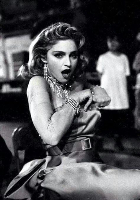 The material girl Madonna Young, Madonna Material Girl, Madonna Rare, Madonna Fashion, Madonna Pictures, Madonna Music, Madonna 80s, Madonna Photos, Lady Madonna