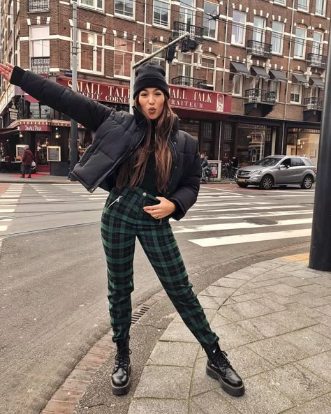 Fall Street Wear, Martens Outfit, Dr Martens Outfit, Winter Mode Outfits, Fashion Trends Winter, Foto Poses, To Be Honest, Mode Inspo, Fall Street Style