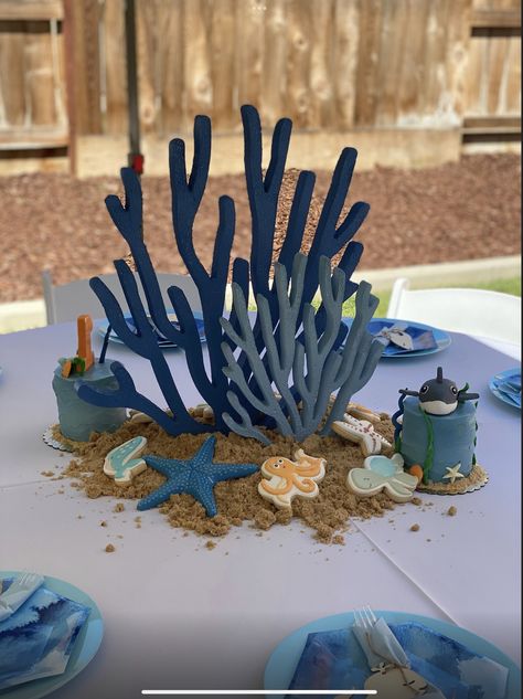 Underwater Theme Table Decor, Under The Sea Center Piece Ideas, Ocean Birthday Centerpieces, Aquamarine Theme Party, Oneder The Sea Centerpieces, Ocean Party Centerpieces, Under The Sea Tablescape, Under The Sea Baby Shower Centerpieces, Under The Sea Table Decor