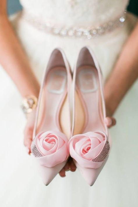 Gorgeous Pink Pumps for Bride - Wedding Shoes - Pink Wedding Ideas {Gloria Mesa Photography} Wedding Shoes Vintage, Silver Wedding Shoes, Wedge Wedding Shoes, Pink Wedding Shoes, Wedding Shoes Low Heel, Wedding Shoes Lace, Wedding Shoes Bride, Bridal Wedding Shoes, White Wedding Shoes