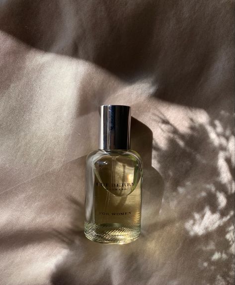 Summer perfume Burberry Weekend Perfume For Women, Burberry Weekend Perfume, Weekend Perfume, Oil Aesthetic, Perfume Business, Burberry Weekend, Perfume Aesthetic, Summer Perfume, Marketing Materials