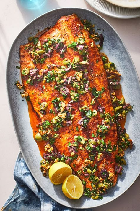 Roast Fish, Roasted Salmon, Baked Fish, Toasted Walnuts, Easy Weeknight Dinners, Fish Dishes, Salmon Recipes, Fish Recipes, Seafood Recipes