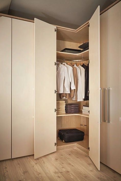 Corner Wardrobe Closet, Ideas Armario, Bedroom Built In Wardrobe, Corner Wardrobe, Desain Pantry, Bedroom Cupboards, Closet Design Layout, Wardrobe Door Designs, Closet Renovation