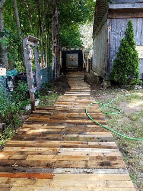 20 yard  backyard archery lane made with pallets Backyard Archery Range Ideas, Archery Backyard, Home Archery Range, Archery Range Backyard, Backyard Archery Range Diy, Bow Hunting Deer, Archery Range, Archery Set, Archery Target