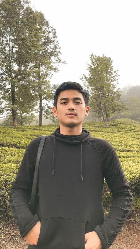 #cogan #lokal #halu #coganhalu #coganindo #boyfriendmaterial #indonesia Ikan Chana, Morning Vibes Quotes, Hijab Instagram, Vibes Quotes, Morning Vibes, Cool Boy Image, Tumblr Boys, Men Model, Handsome Actors