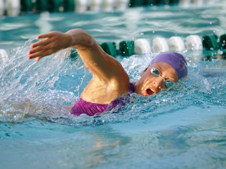 7 Tips for Swimming Newbies Workouts For Swimmers, Masters Swimming, Freestyle Swimming, Swimming Drills, Swim Technique, Best Swimmer, Pool Workout, Swimming Tips, Conditioning Workouts