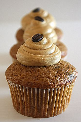 Cappuccino Cupcakes - 4778 r4 by Isabelle ~ Eat my Cake now, via Flickr Cappuccino Cupcakes, Chocolate Deserts, Chocolate Chip Cupcakes, Coffee Cupcakes, Torte Cupcake, Cupcake Bakery, Salted Caramel Chocolate, Caramel Chocolate, Starbucks Coffee Recipes