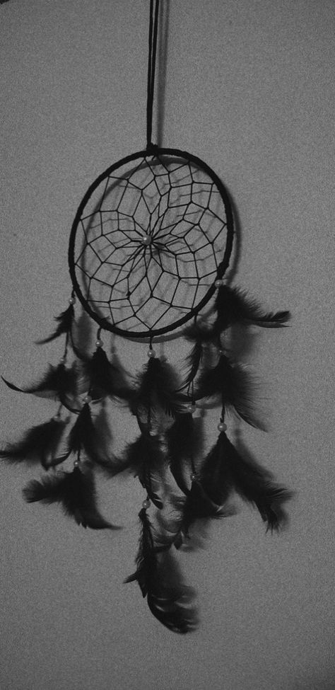 Gratitude Day, Black Dream Catcher, Dream Catcher Diy, Diy Clay Crafts, Dreamcatchers, Grunge Aesthetic, Dreamcatcher Tattoo, Book Characters, Makeup Routine