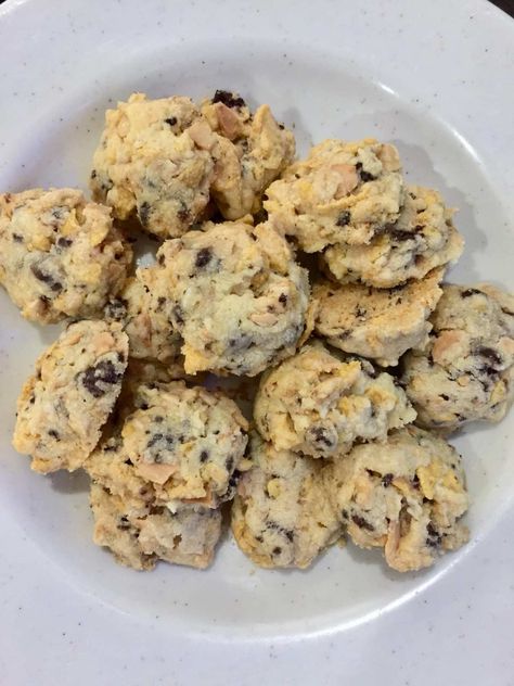 Crunchy Chocolate Chips Cornflake Cookies Recipe For Teatime Snack - Penang Foodie Resepi Biskut Raya, Cornflake Cookies Recipe, Cornflake Cookies, Resepi Biskut, Crunchy Chocolate, Crunchy Cookies, Tea Time Snacks, Evening Snacks, Monster Cookies