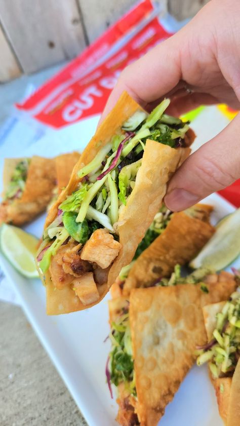 Low Carb Chicken Wonton Tacos Cut Da Carb Recipes, Chicken Wonton Tacos, Wonton Tacos, Sweet Chili Chicken, Chicken Wontons, Low Carb Tacos, Stroganoff Recipe, Chicken Taco, Flatbread Recipes