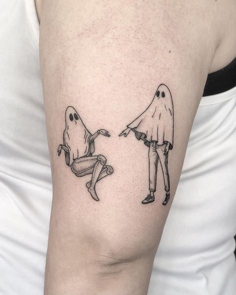 21 Cute 'N' Spooky Tattoos For Anyone Who Loves All Things Supernatural Matching Tattoos Horror, Tattoos Horror, Ghost Tattoos, Palm Tattoos, Ghost Tattoo, Skeleton Tattoos, Tattoos Geometric, Bff Tattoos, Spooky Tattoos