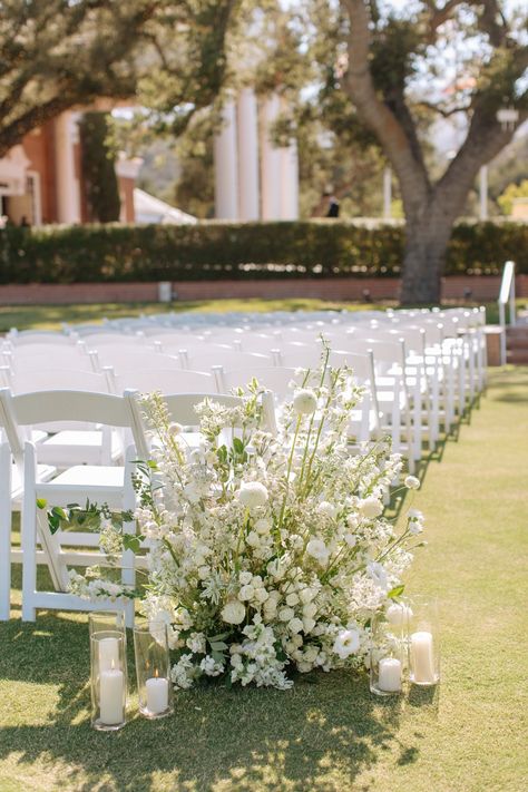 Sarah + Michael — CREATIVE LIGHT Minimal Aisle Flowers, Ceremony Back Of Aisle Flowers, Floral For Ceremony, Outdoor Garden Ceremony, Isle Arrangements Wedding, Flowers At Beginning Of Aisle, Simple Elegant Wedding Ceremony Decor, White Flower Reception, Wedding Aisle Minimalist