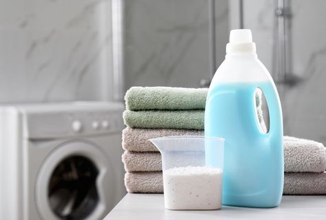 What's The Difference Between Liquid And Powder Detergent? An Expert Explains Breakfast Party Foods, Easy Dinner Casseroles, Powder Laundry Detergent, Powder Detergent, Oil Based Stain, Etiquette And Manners, Breakfast Party, Plant Problems, Paint Color Palettes