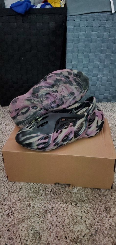 yeezy foam runner size 10 Mx Carbon Get a price at https://copapair.com/yeezy-foam-runner-size-10-mx-carbon/ Yeezy Foam Runner Mx Carbon, Mx Carbon Foam Runners Outfits, Foam Runners Black, Foam Runners, Yeezy Foam Runner, Pink Yeezy, Runners Outfit, Yeezy Foams, Trendy Shoes