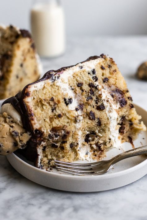 This deliciously decadent chocolate chip cookie dough cake is stuffed with real cookie dough and baked into a chocolate chip speckled vanilla cake. With layers of cookie dough frosting and chocolate buttercream, it's the best dang cake you've ever tasted. And guess what? It's naturally vegan, eggless, and dairy free! Cannoli Cake, Cookie Dough Frosting, Cookie Dough Cake, Vegan Cookie Dough, Recipe Gluten Free, Chocolate Chip Cookie Cake, Dairy Free Chocolate Chips, Vegan Cake Recipes, Cookie Cake Recipe