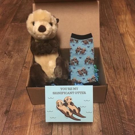 Otter Couple, Otter Tattoo, Otters Holding Hands, Couple Socks, Significant Otter, Otter Gifts, Otter Love, Baby Otters, Keramik Design