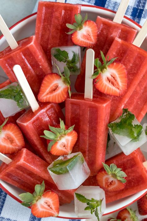 Summer Strawberry Popsicles - The Harvest Kitchen Real Fruit Popsicles, Strawberry Popsicles Recipe, Popsicles Recipes, Newsletter Content, Homemade Fruit Popsicles, Frozen Popsicles, Strawberry Popsicles, Healthy Popsicles, Harvest Kitchen