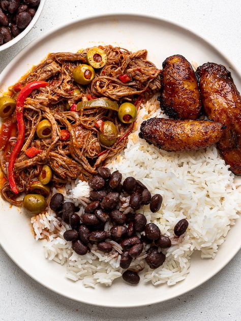 Ropa Vieja Recipe Pressure Cooker, Ropa Vieja Slow Cooker, Ropa Vieja Recipe, Beef Braised, Instant Pot Slow Cooker, Cuban Dishes, Cuba Havana, Healthy Instant Pot Recipes, Shredded Beef