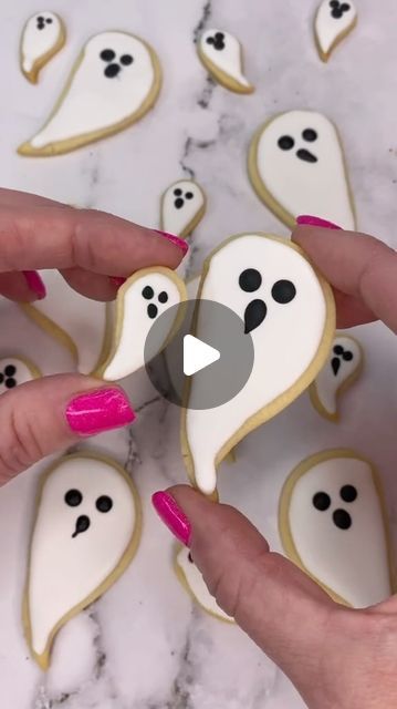 Rachel Lindsay on Instagram: "BOO BISCUITS 👻 👻  Getting ready for #spookyseason with this cute cookie cutter hack 👀👻  Make heart shaped sugar cookies/biscuits and then cut them in half, transfer them to a baking tray and shape them into ghosts  I like to chill mine before baking 🥶  I decorated these using black and white royal icing 🖤🤍  #baking #halloweentreats #bakinghacks #sugarcookies #cakedbyrach #boo #cakedecorating" Ghost Sugar Cookies, White Royal Icing, Shaped Sugar Cookies, Hobbit Food, Halloween Biscuits, Heart Shaped Sugar Cookies, Halloween Sugar Cookies, Cranberry Pistachio, Ghost Cookies